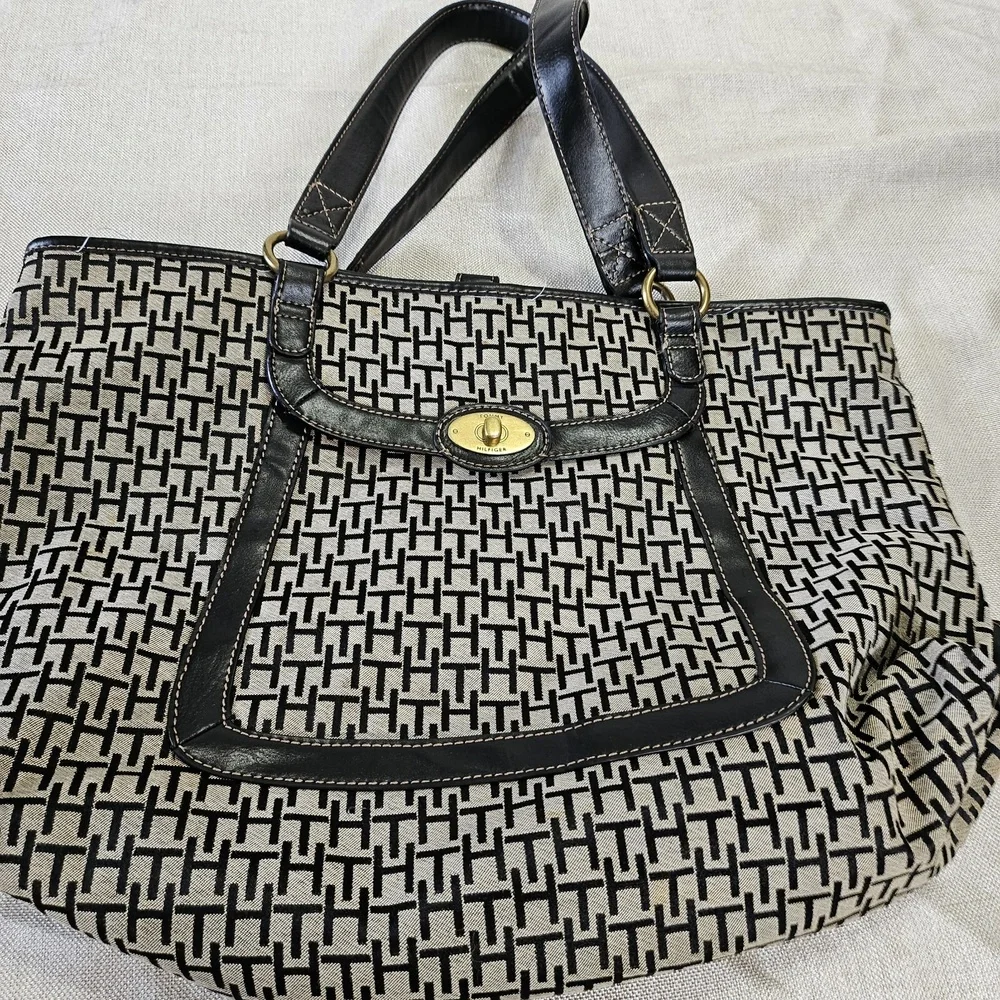 Tommy Hilfiger Signature Logo Purse Tote Brown Jacquard Faux Leather Hand Bag